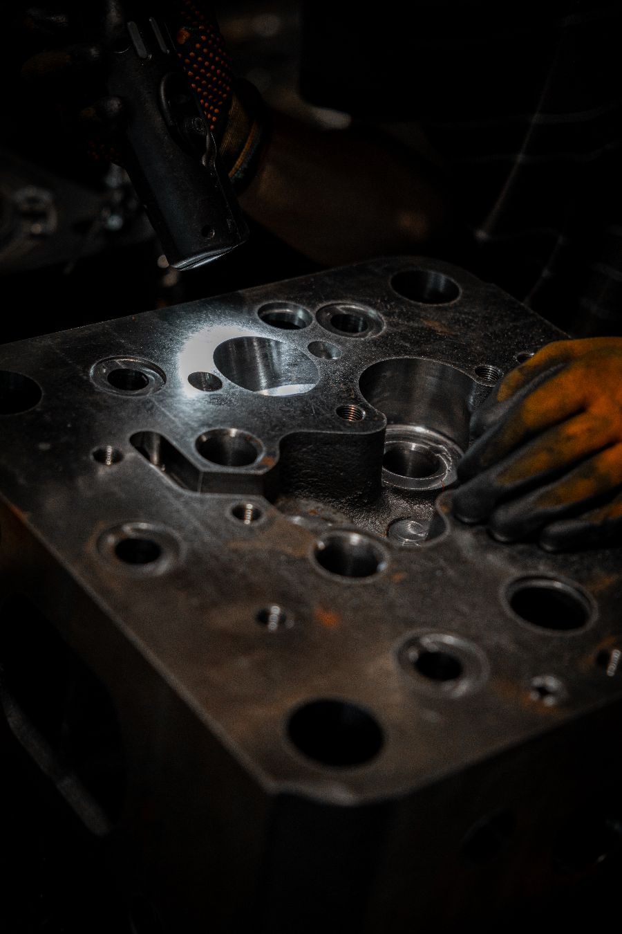 Industrielle Erfahrung. Moderne Fertigungsmöglichkeiten