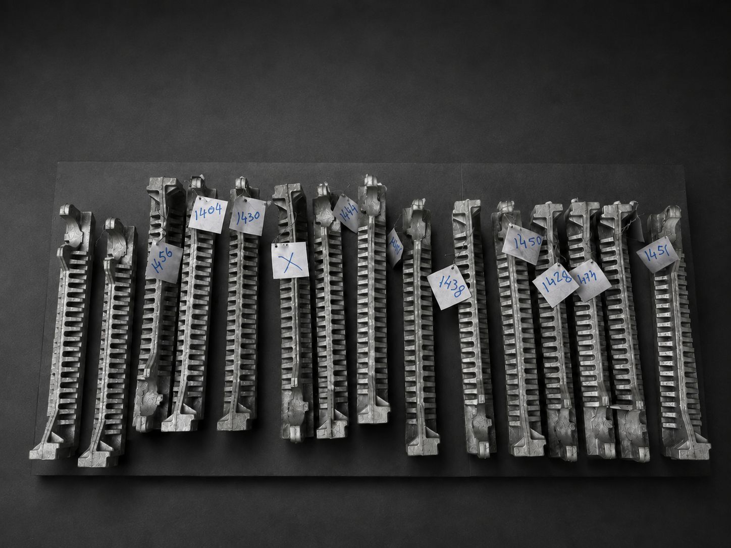 Heat-resistant cast grates for solid-fuel boilers
